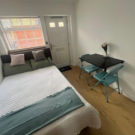 Apartamento Teddington Little Gem Londres Exterior foto