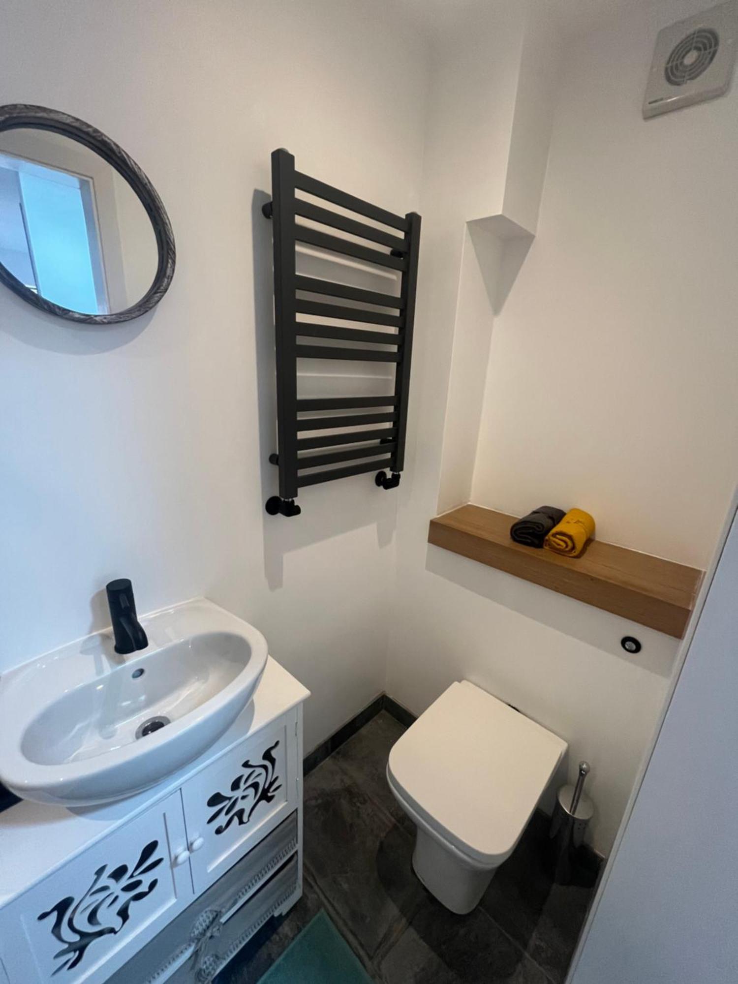 Apartamento Teddington Little Gem Londres Exterior foto